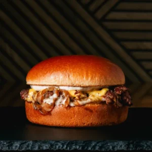 Smash oklahoma burger, cheddar sajttal, Ez burger csepel